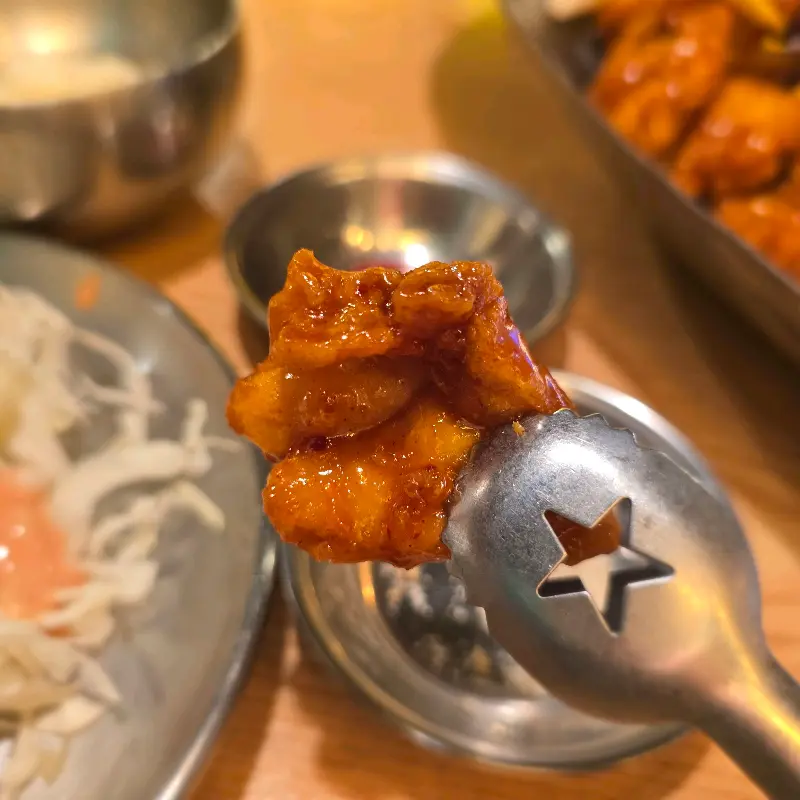 윤기가 흐르는 깐풍치킨