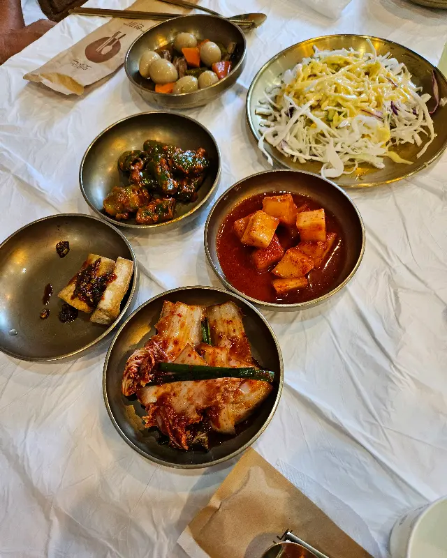 정갈하게 차려진 밑반찬