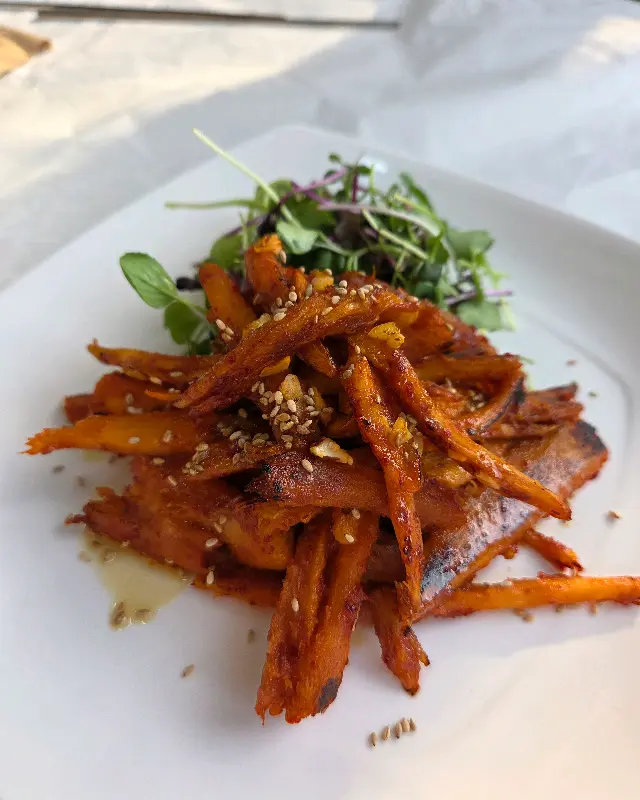 반찬으로 나온 도토리묵