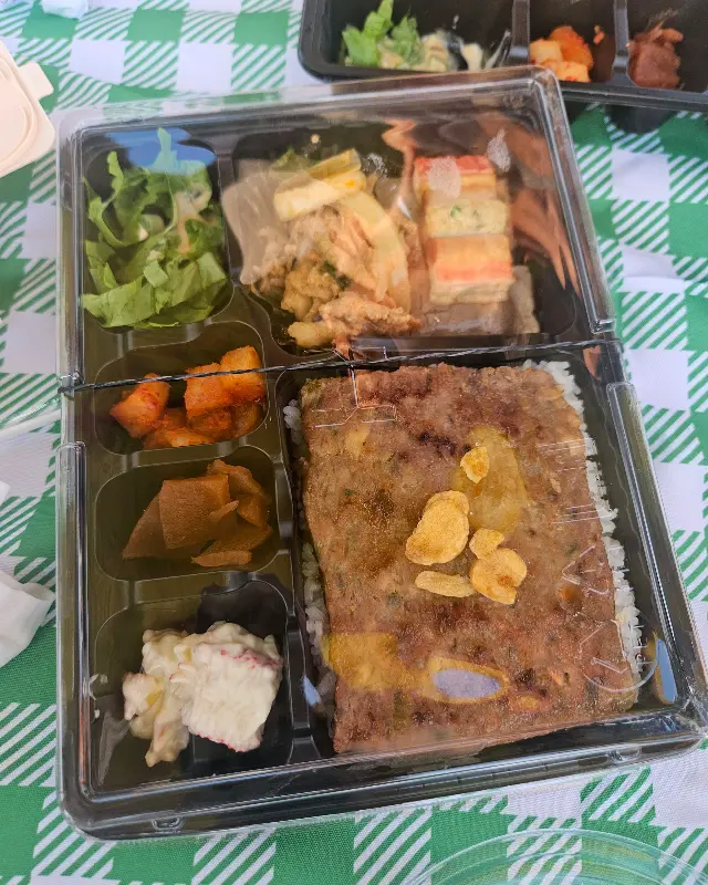 한솥도시락의 다양한 메뉴들. 도시락 포장도 깔끔하다.