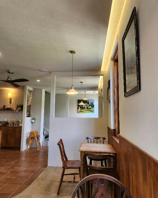 어나더데이지 내부 인테리어