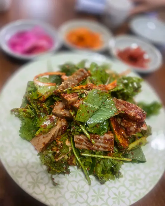 싱싱한 야채가 가득한 묵무침