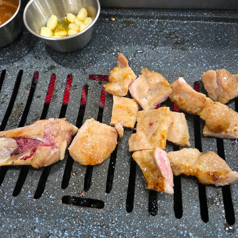 꼬들살 굽는 모습