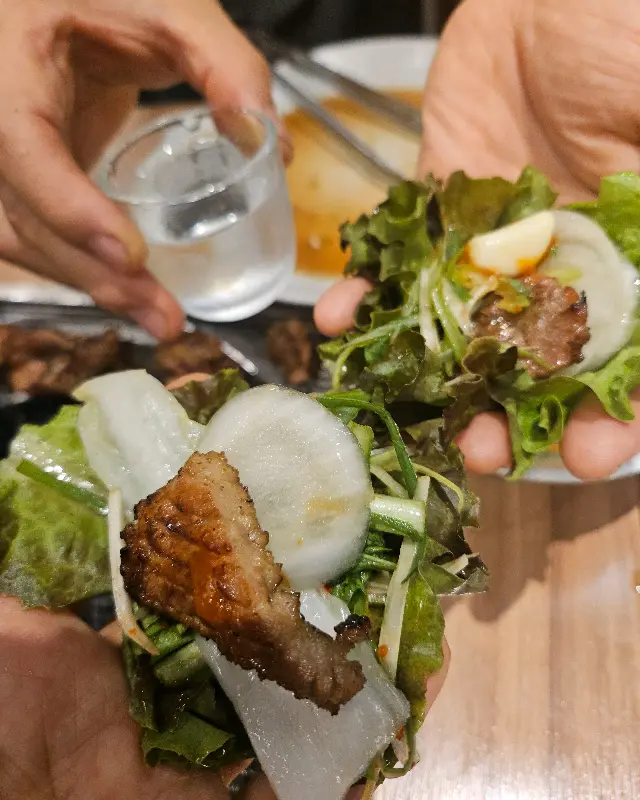 싱싱한 쌈채소에 싸서 한 입!