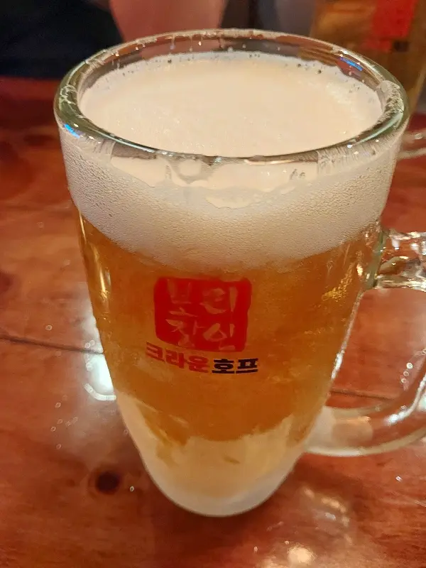 살얼음이 동동 떠 있는 얼음맥주