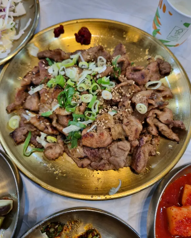 육쌈냉면과 고기의 환상적인 조합