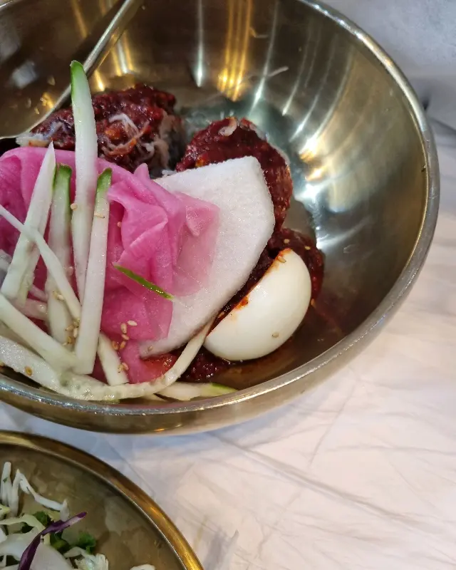 매콤달콤 비빔냉면