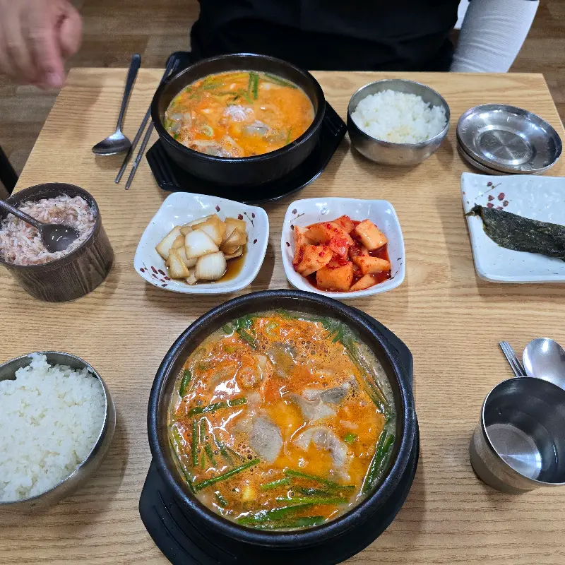 푸짐한 국밥 한 상