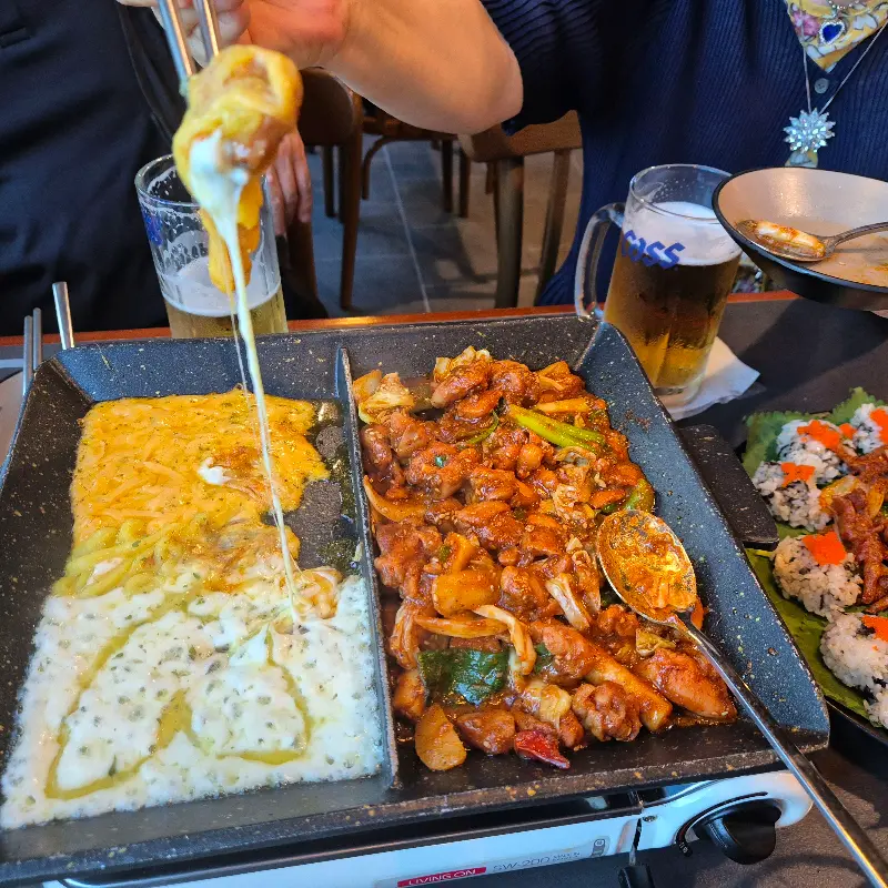 치즈와 함께 즐기는 오징어 삼겹살