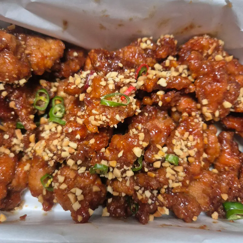 매운맛 닭강정 근접샷