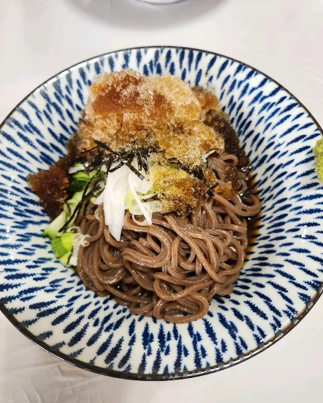 살얼음이 동동 뜬 메밀소바