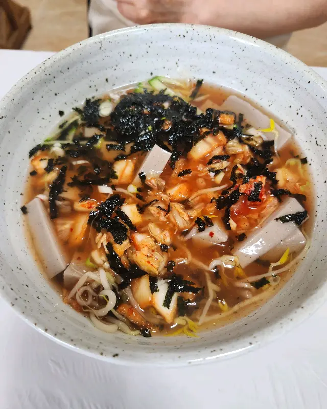 푸짐한 묵밥의 모습