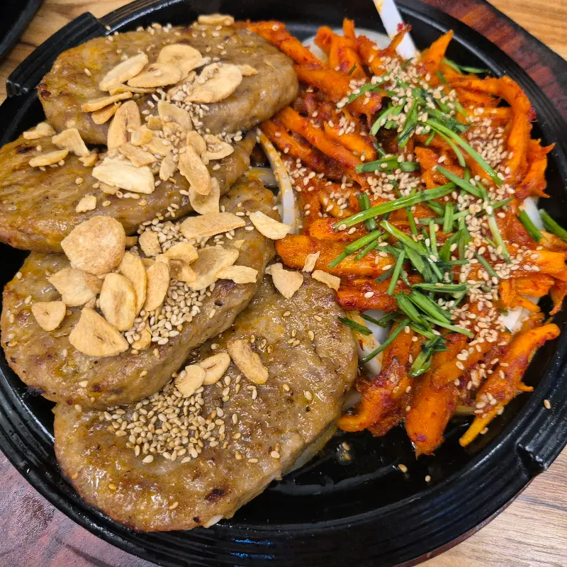 마늘떡갈비와 더덕구이