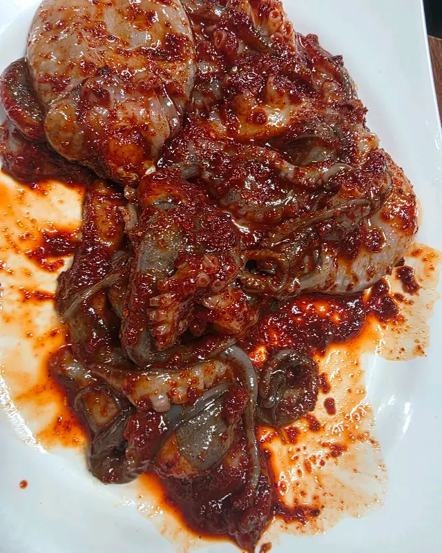 빨간 양념에 버무려진 쭈꾸미