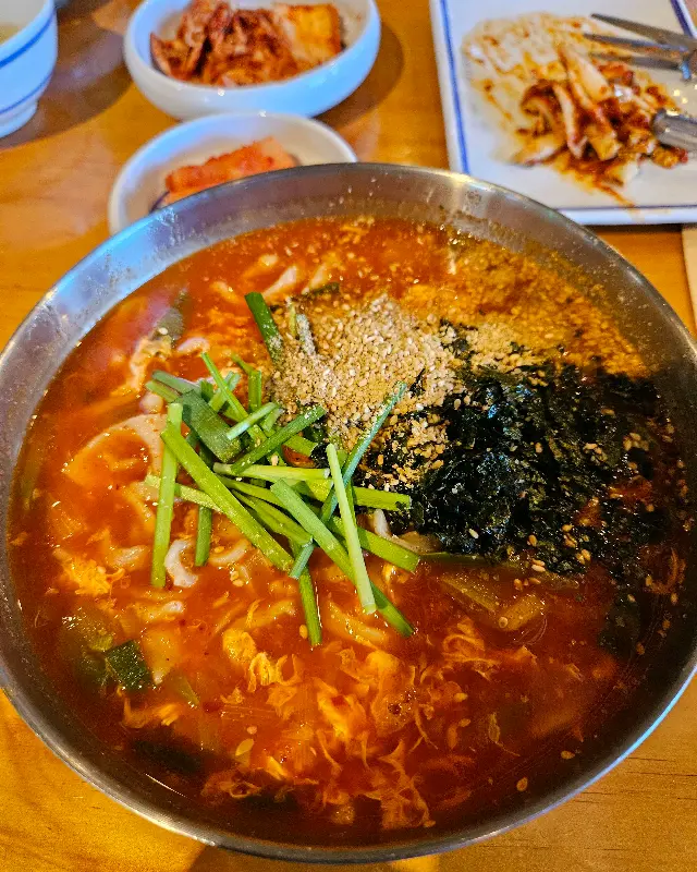 얼큰 칼국수