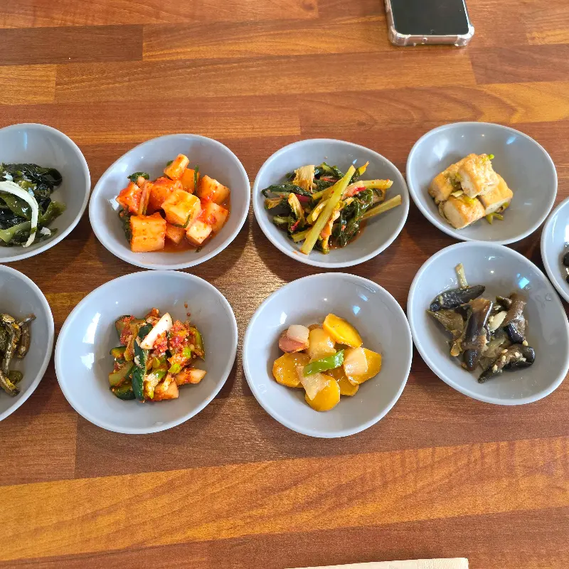 사랑채의 다양한 밑반찬