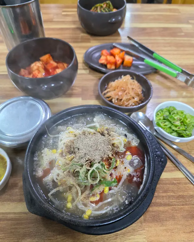 해장국에 다진 고추 추가