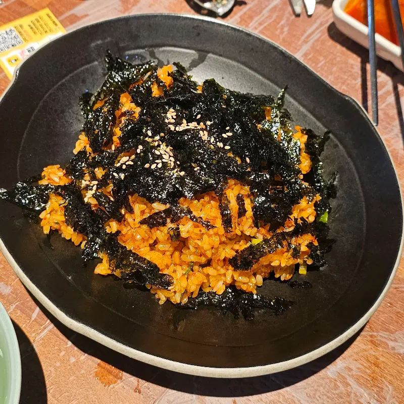 해물탕에 푸짐하게 들어간 해산물