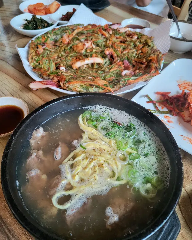 해물파전과 갈비탕의 환상적인 조합