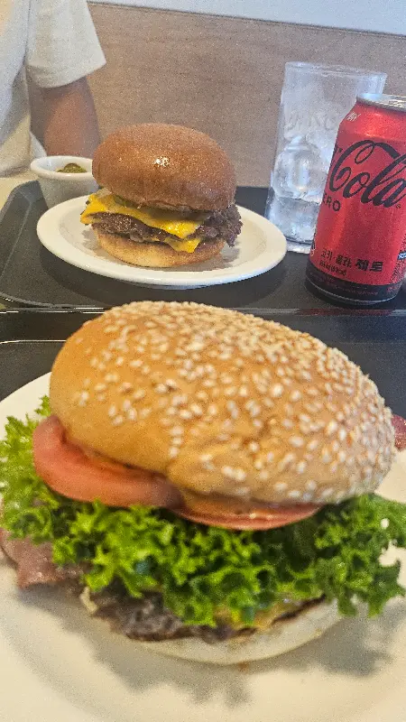 키코버거와 더블치즈버거