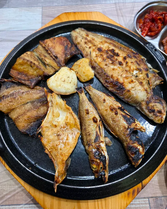 푸짐한 생선구이 한 상