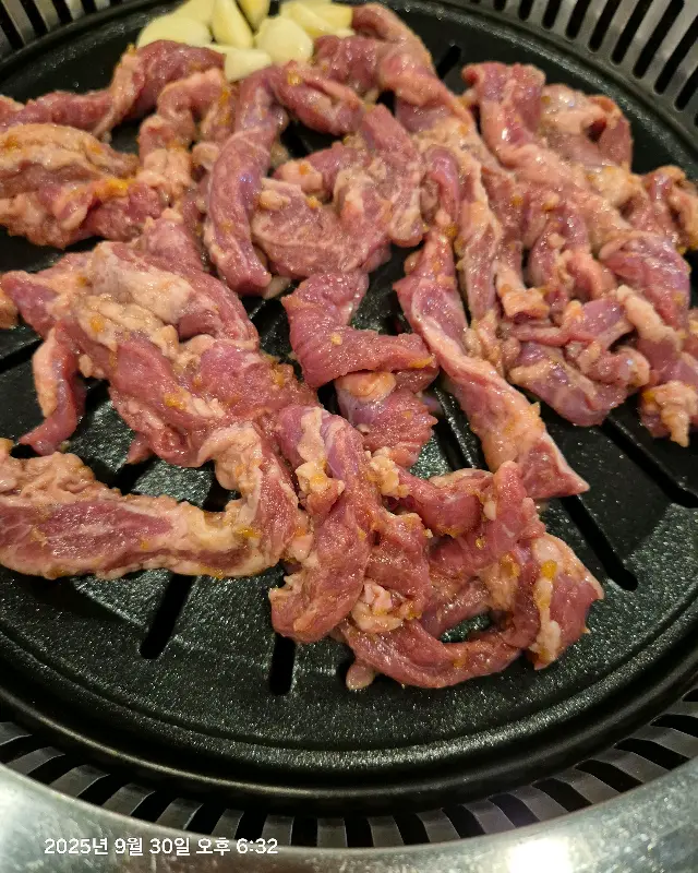 불판 위에 올려진 갈매기살