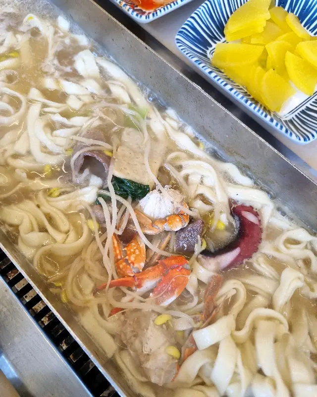 해산물과 칼국수 면