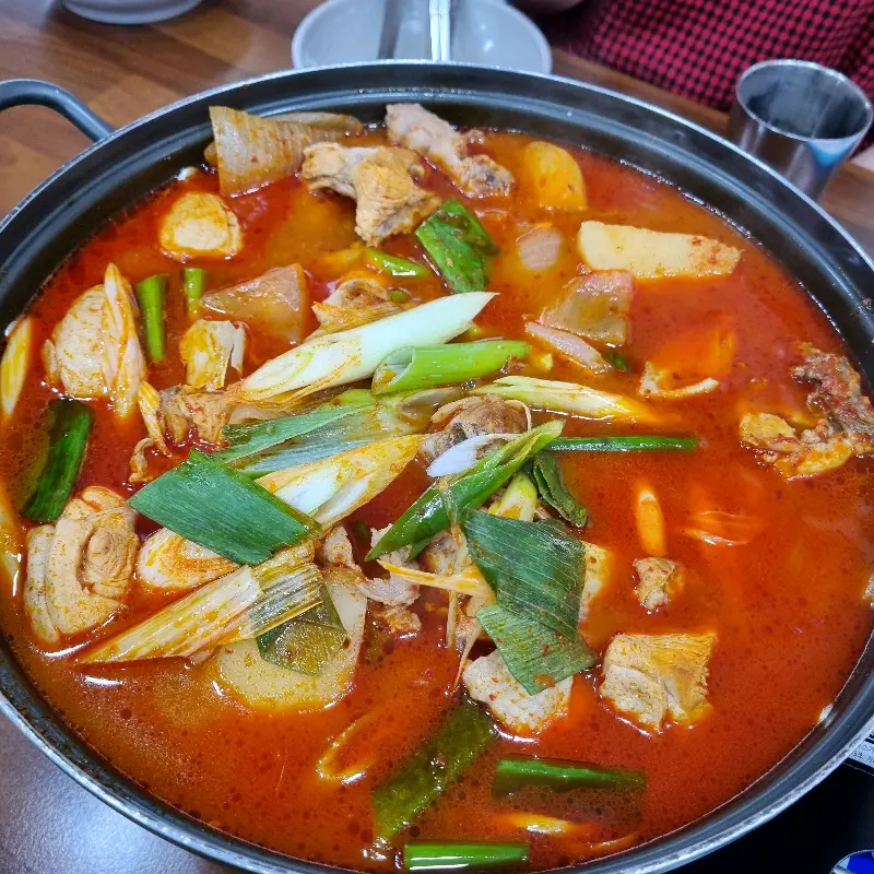 푸짐한 닭볶음탕 한 상