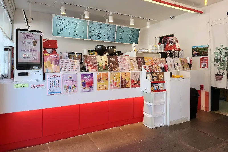 감성커피 카운터 메뉴판