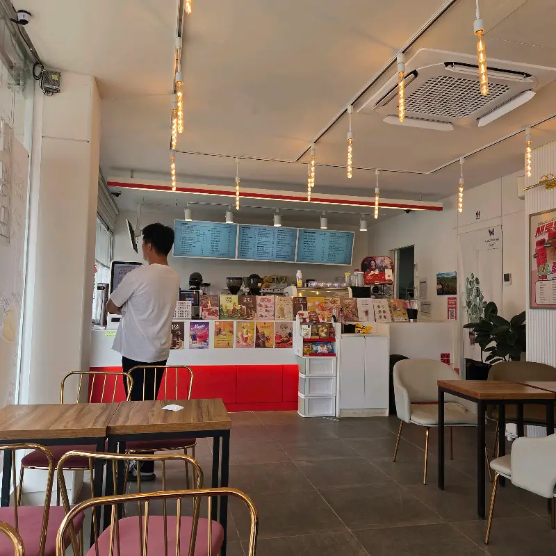 감성커피 법성포점 내부 전경