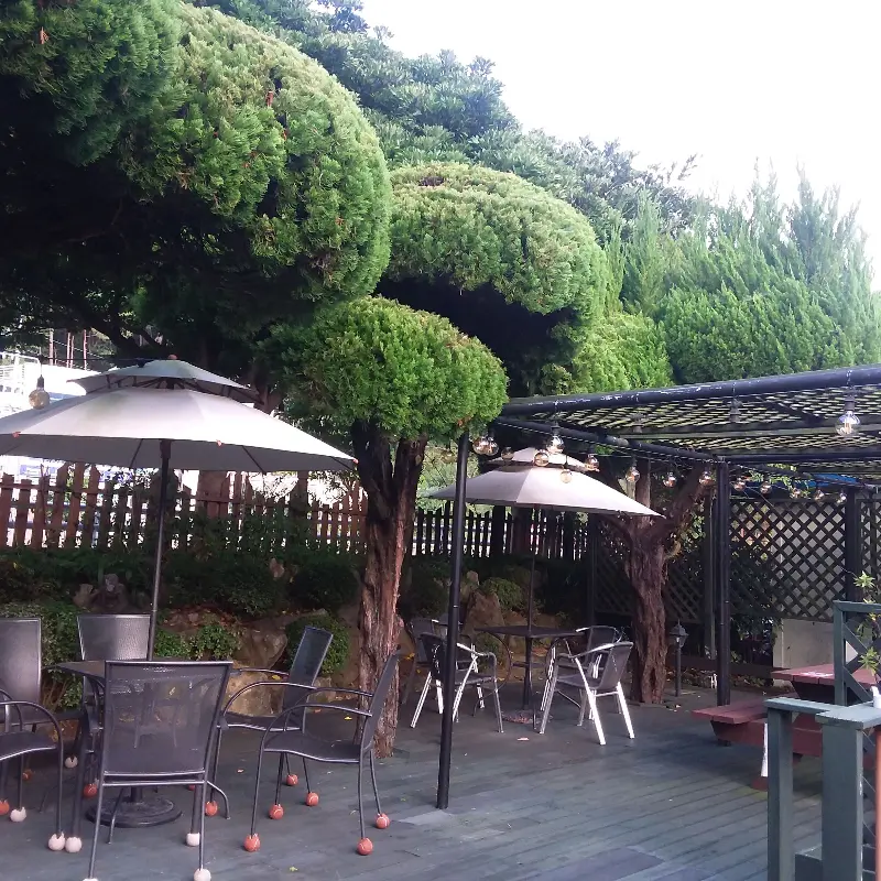 분위기 좋은 야외 테라스