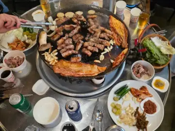 정겨운 추억과 풍미가 가득한, 광주 오포 ‘그때그시절’에서 맛보는 인생 오겹살 맛집