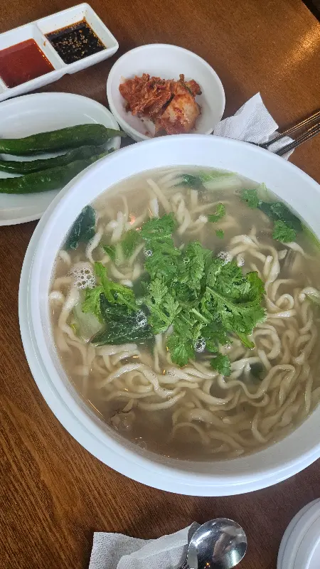 칼국수와 곁들임