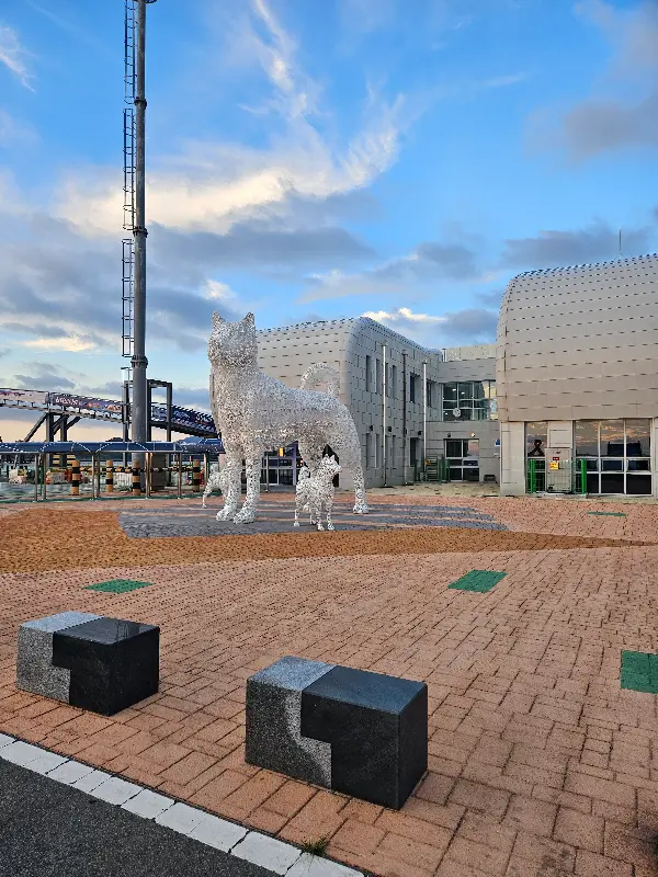 마시쏘 부대찌개 앞 조형물