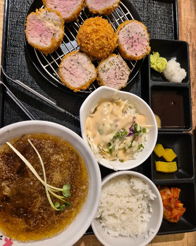 히레카츠 정식 한 상 차림