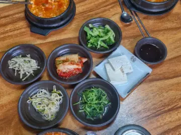 지리산 정기 품은 산청 “황태해장국”에서 맛보는 얼큰한 순두부찌개 한 상, 여기가 바로 찐 맛집
