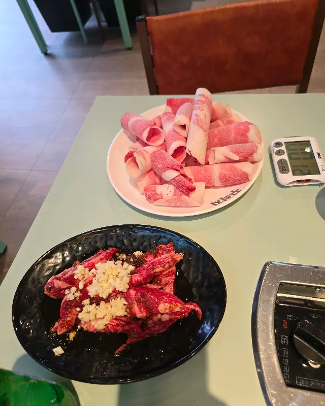 차돌박이와 마늘갈비살의 환상적인 조합