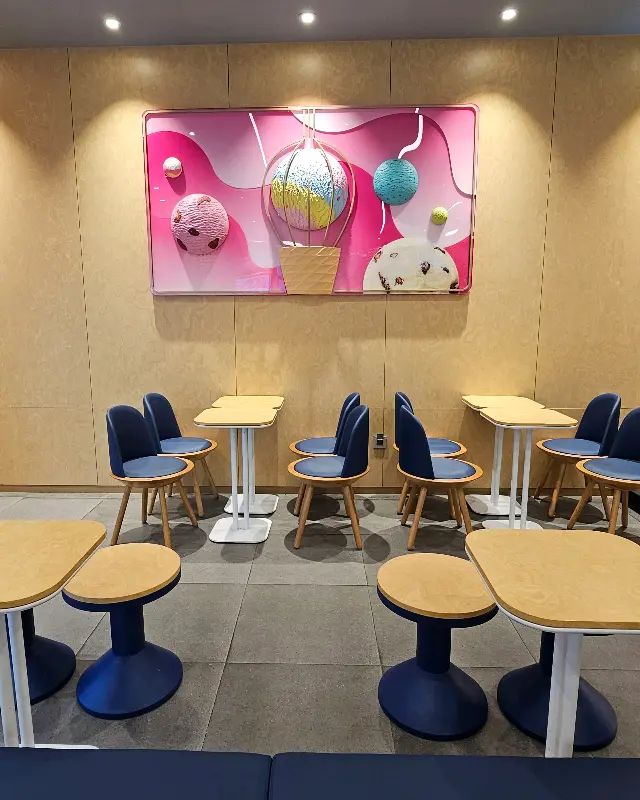 넓고 쾌적한 매장 내부