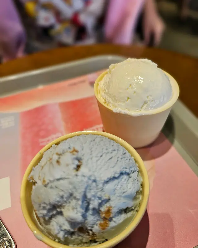 애망빙과 블루서퍼비치 아이스크림