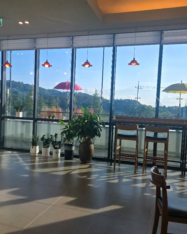 카페 스그르 통창에서 바라본 풍경