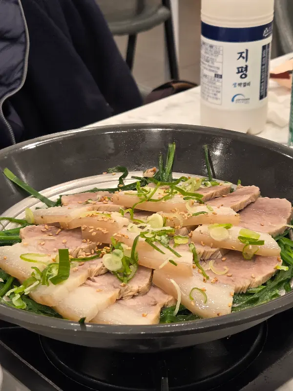 윤기가 흐르는 수육