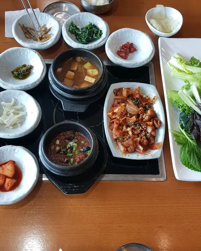 푸짐한 쌈밥 한 상 차림