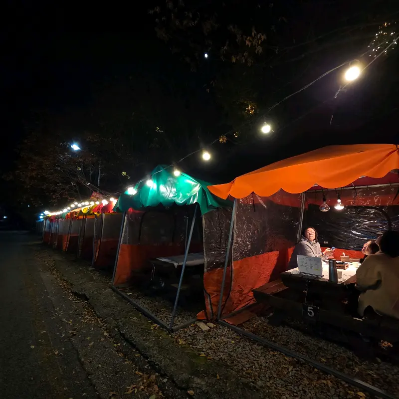 정자나무식당 야외 테이블