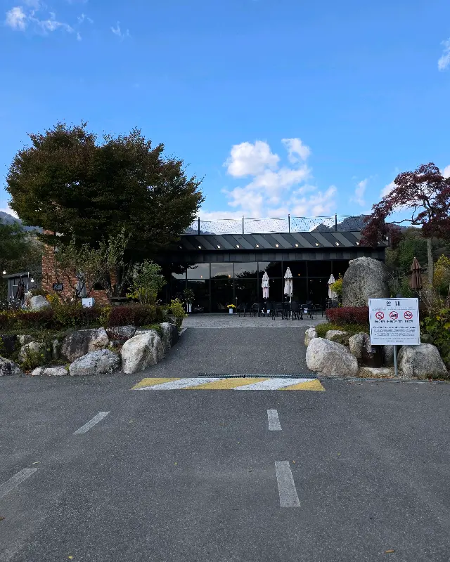 젤코바 카페 외관