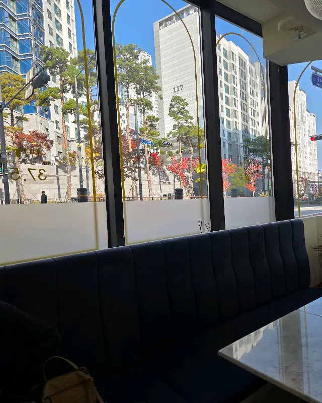 37.5 시그니처 미아점의 창가 좌석