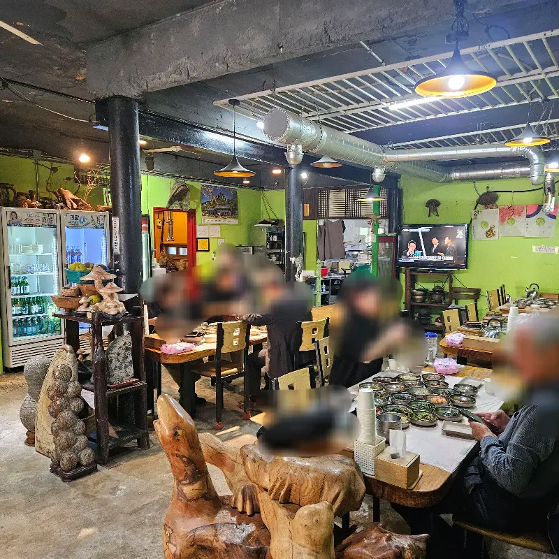 초가집가든 내부 모습