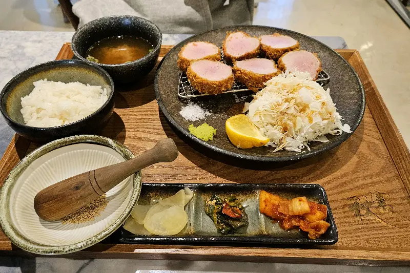 추부돈까스의 단면