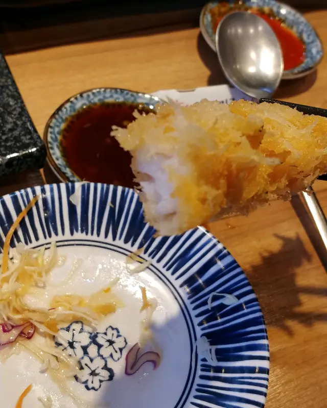 갓 튀겨져 나온 새우튀김