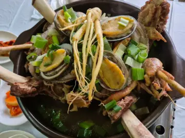 몸보신 제대로! 계룡 맛집 “흥부와놀부”에서 즐기는 특별한 갈비탕 체험기