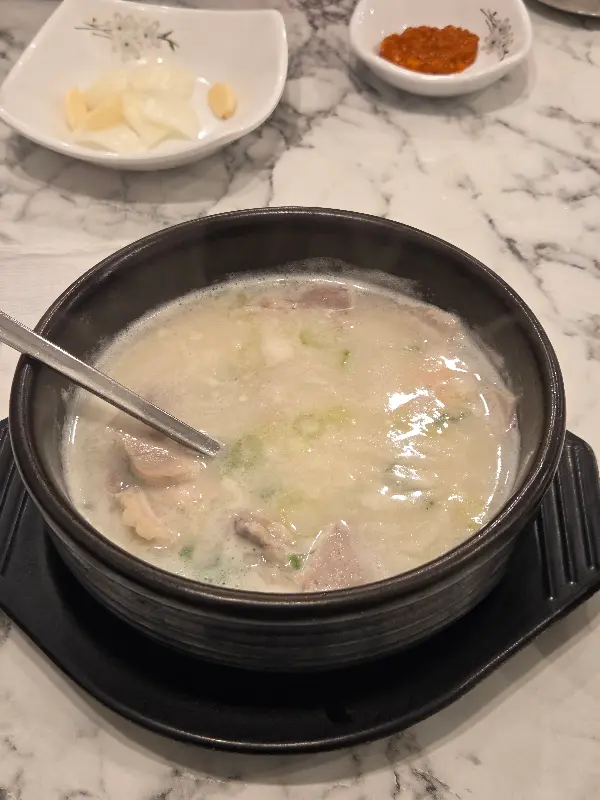 돼지국밥 국물